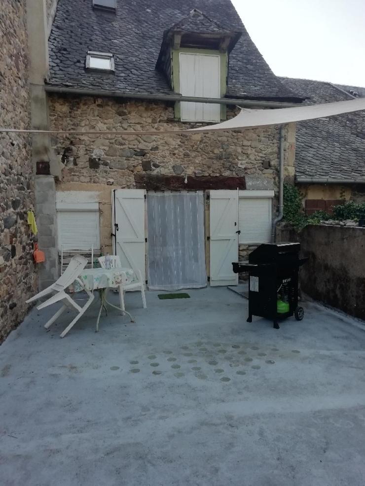 Maison Lafayette Saint-Geniez-dʼOlt Extérieur photo